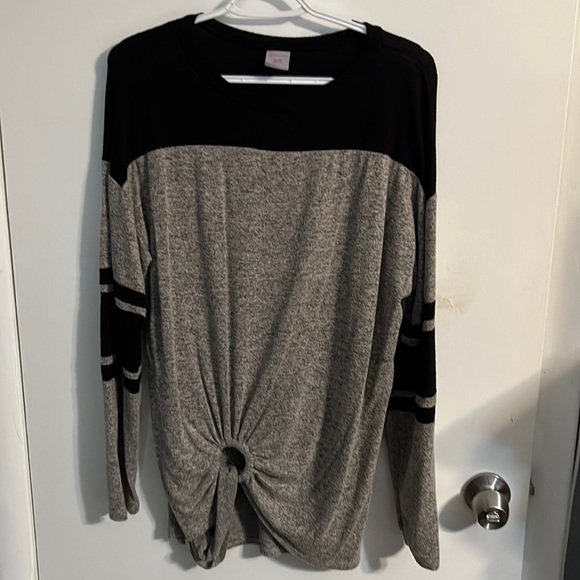 Juniors sweater - Picture 1 of 3